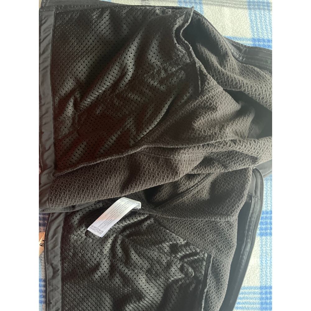Ariat New Team Softshell Vest Womens Large AriatTek EUC Black White Logo - Picture 5 of 7